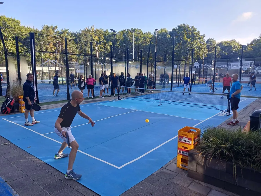 pickleballbaan tijdens padeltoernooi