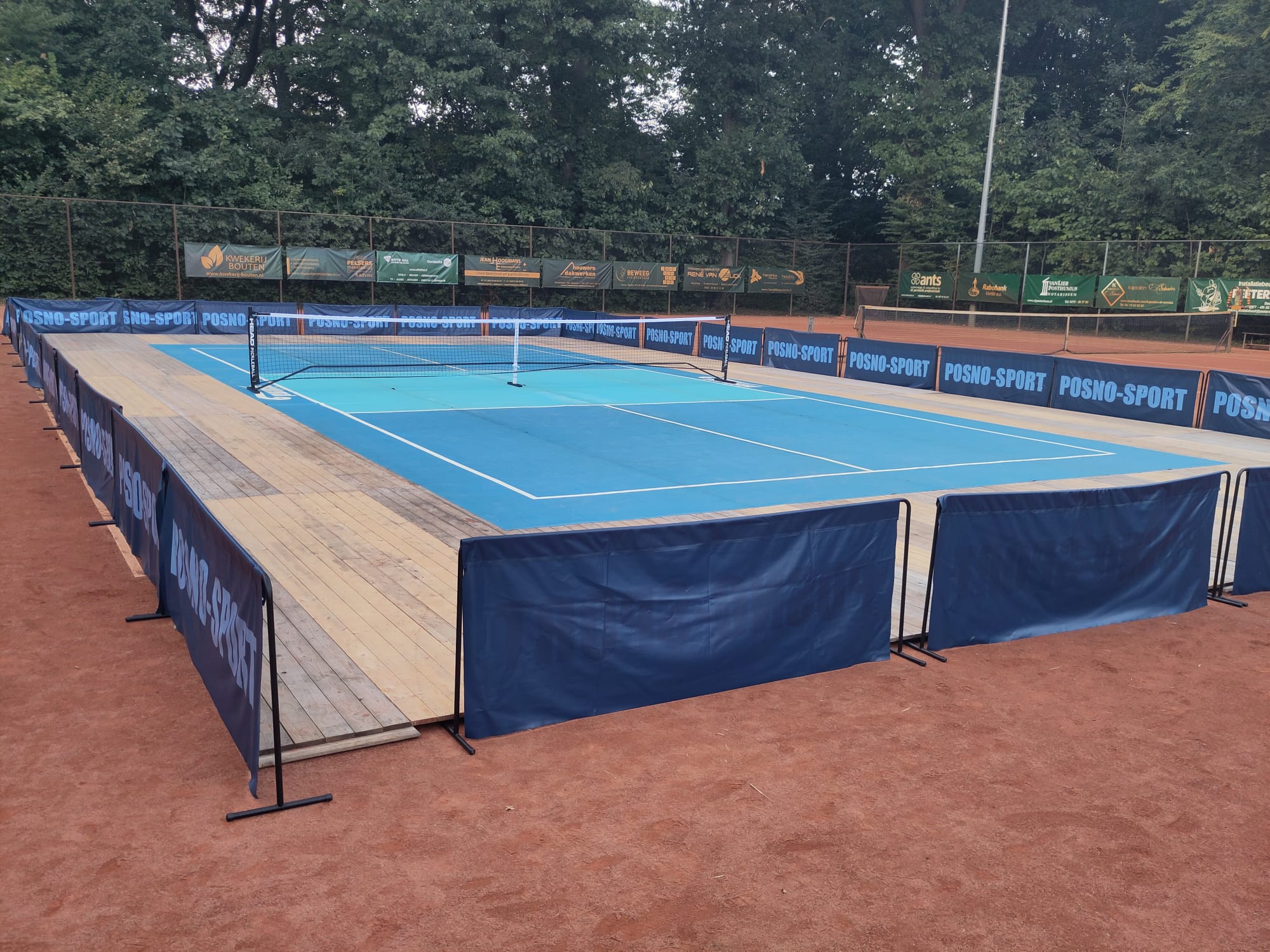 pickleballbaan op tennisbaan